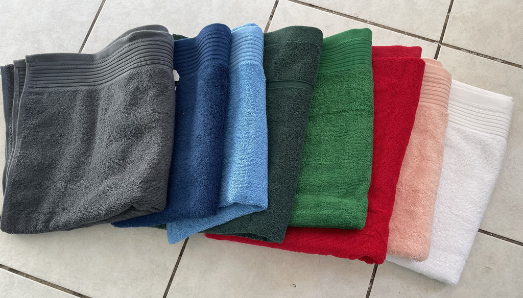 Badlaken 70 x 140 met naam geborduurd in diverse kleuren