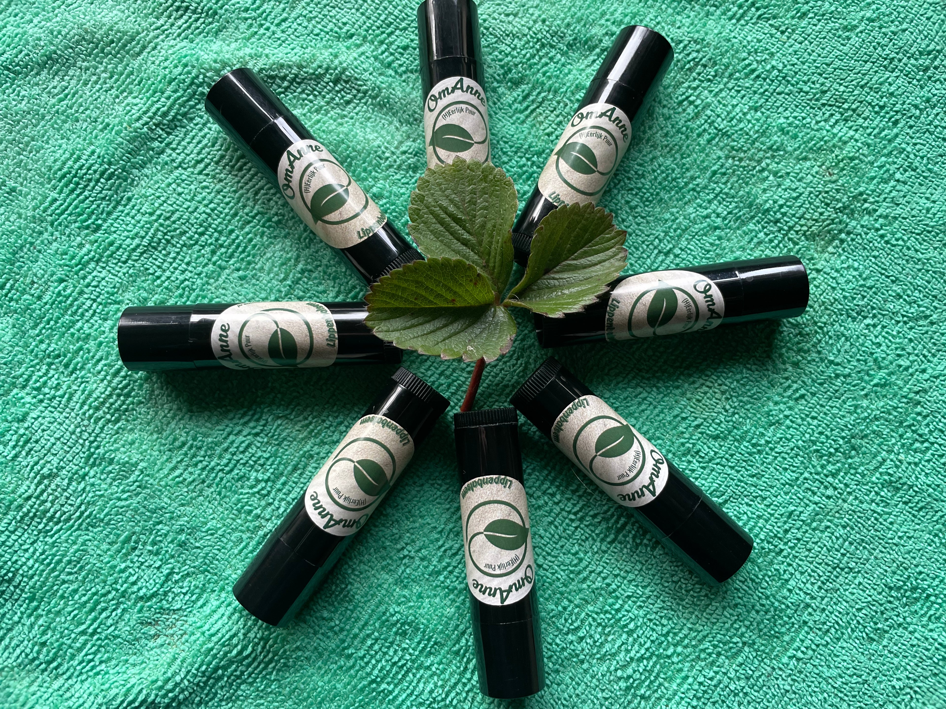 Lippenbalsem Geneeskrachtige Kruiden Lipstick  Met huisgemaakt Biologische Kruidenextract