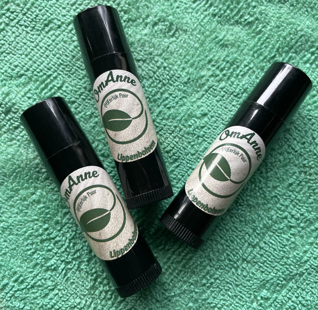 Lippenbalsem Geneeskrachtige Kruiden Lipstick  Met huisgemaakt Biologische Kruidenextract