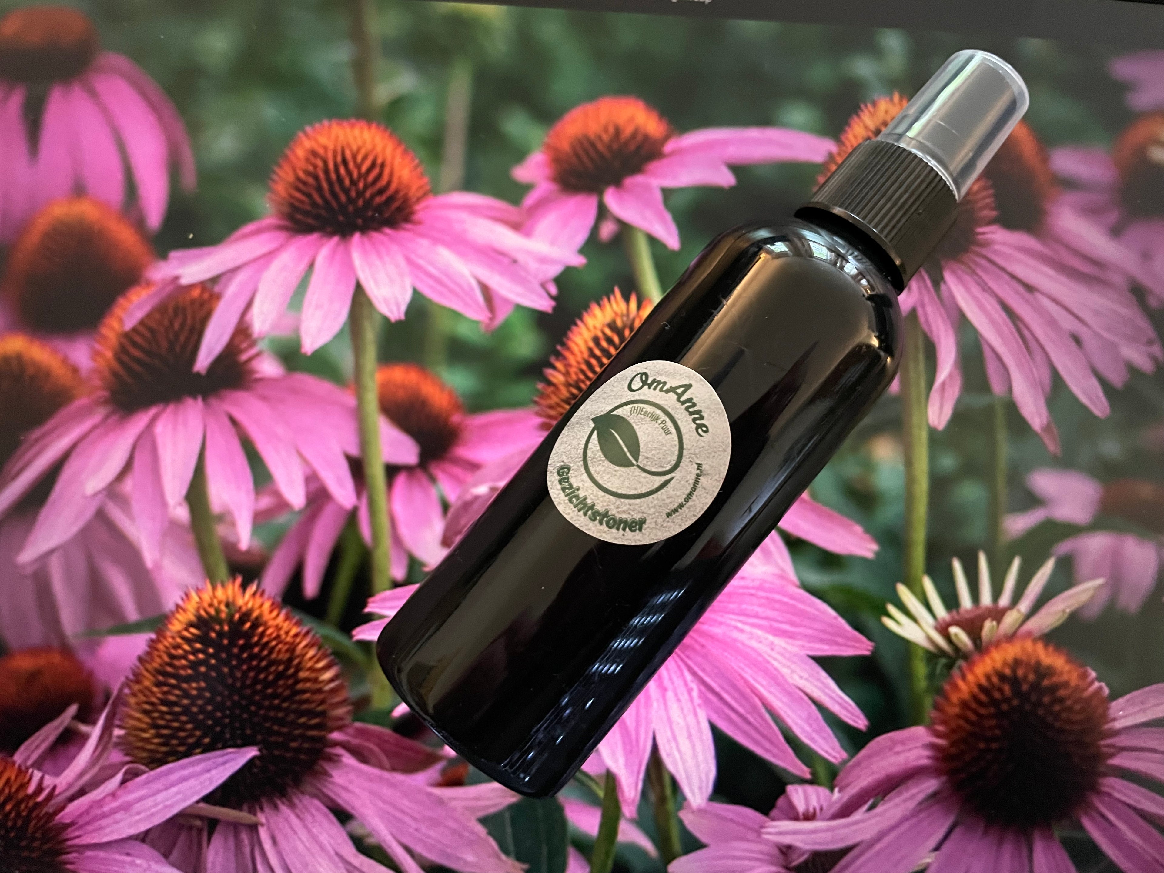 Toner voor het gezicht met toverhazelaar, kruiden, hyaluron, vitamine C