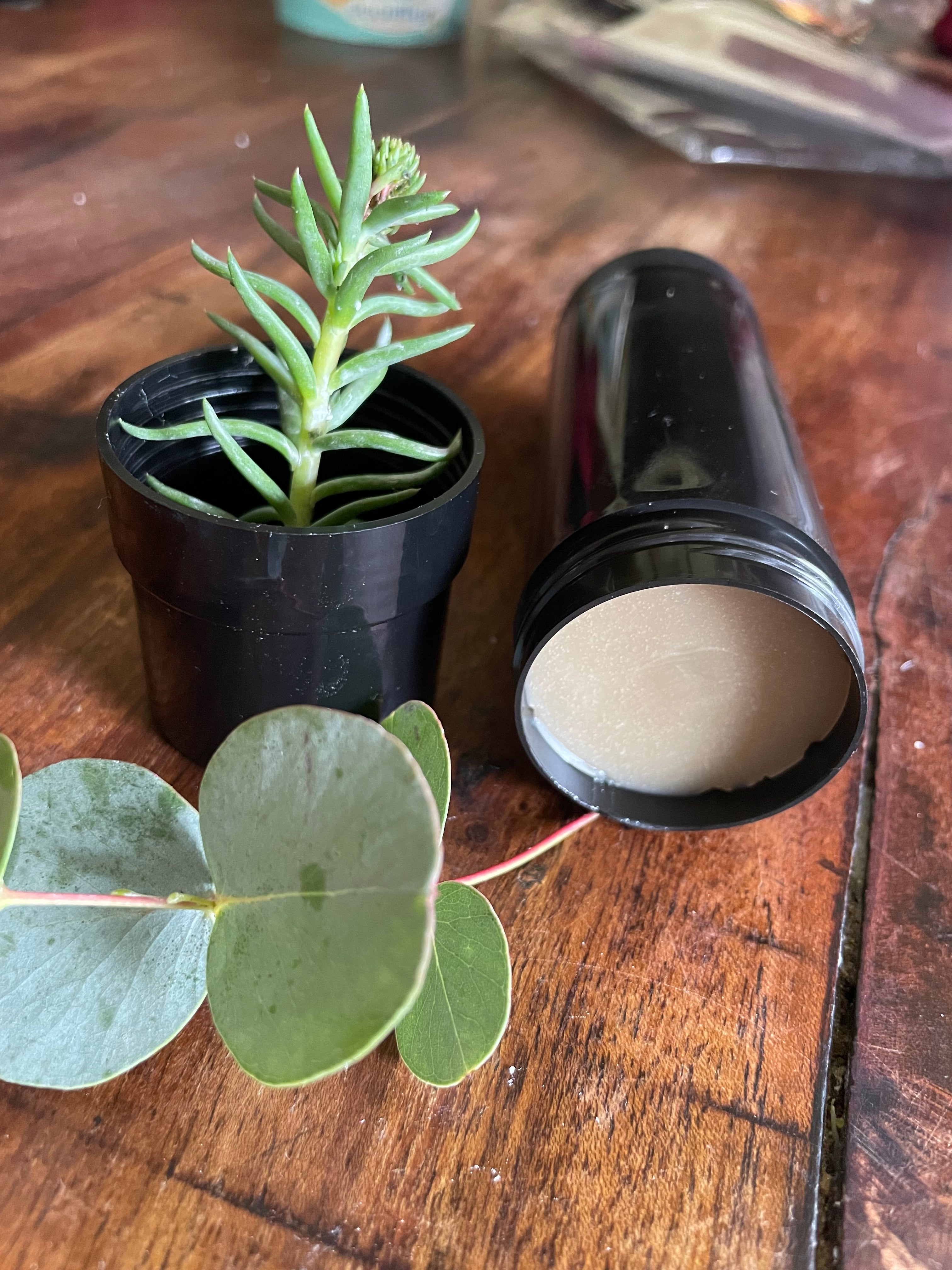 Deodorantstick voor Mannen (vrouwen mogen het ook gerust gebruiken;) met kruidig/frisse geur 100 ml.