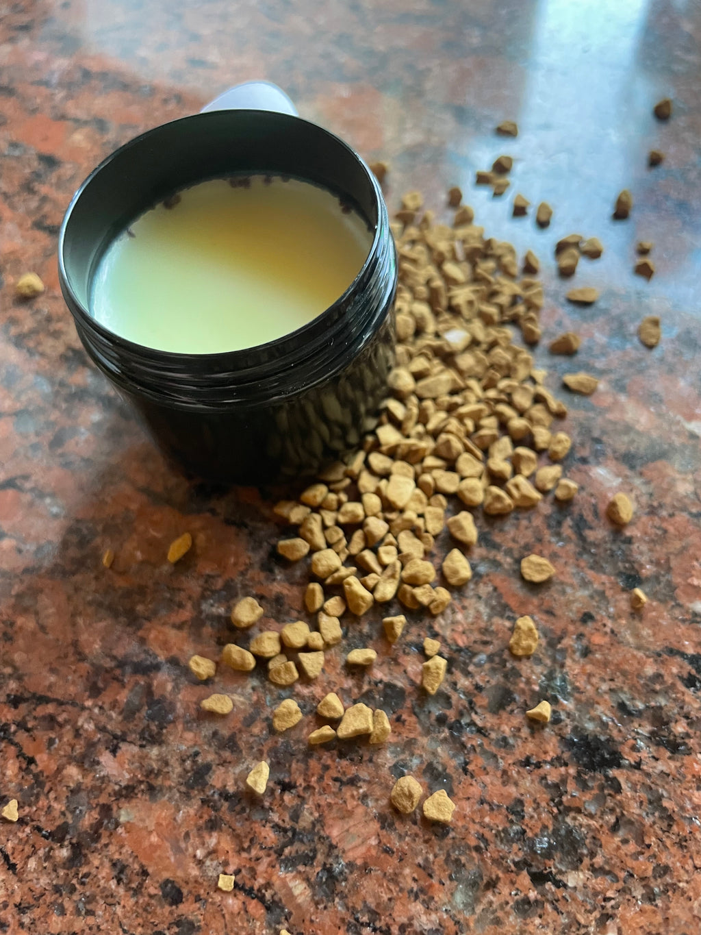 Oogcrème met koffie tegen wallen en donkere kringen 25 ml.